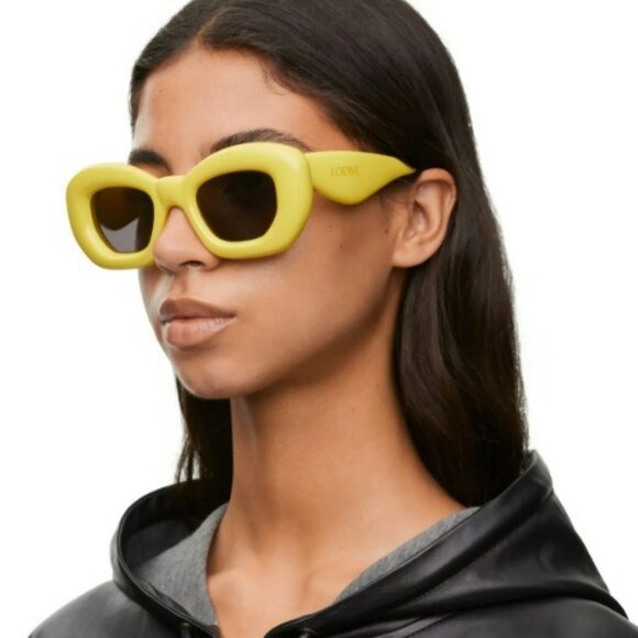 Loewe INFLATED Sunglasses – Yellow Frame with Grey Lenses | Model LW40117I 39A - Picture 12 of 13